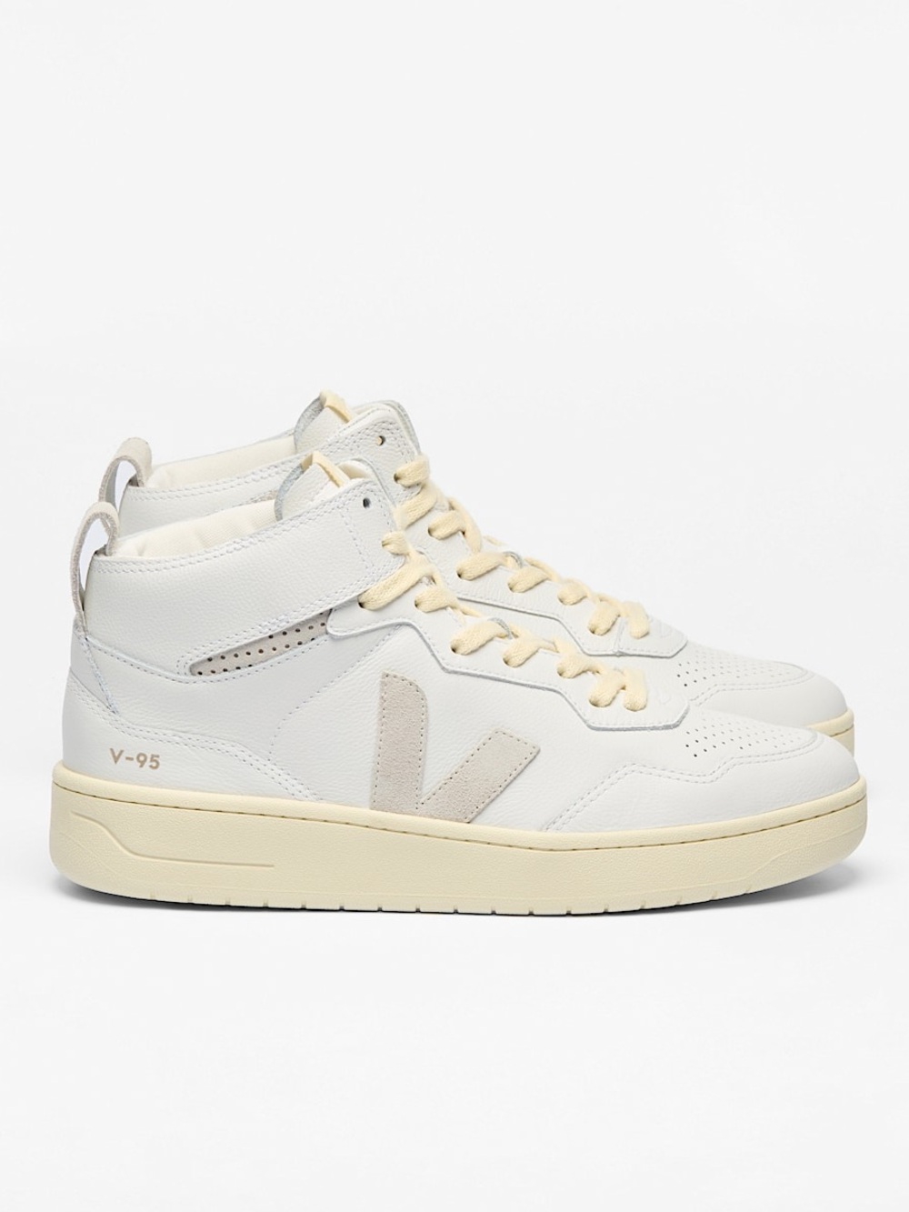 VEJA V-95 in Size W6 NWB